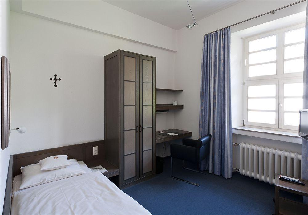 Kardinal Schulte Haus Hotell Bergisch Gladbach Eksteriør bilde