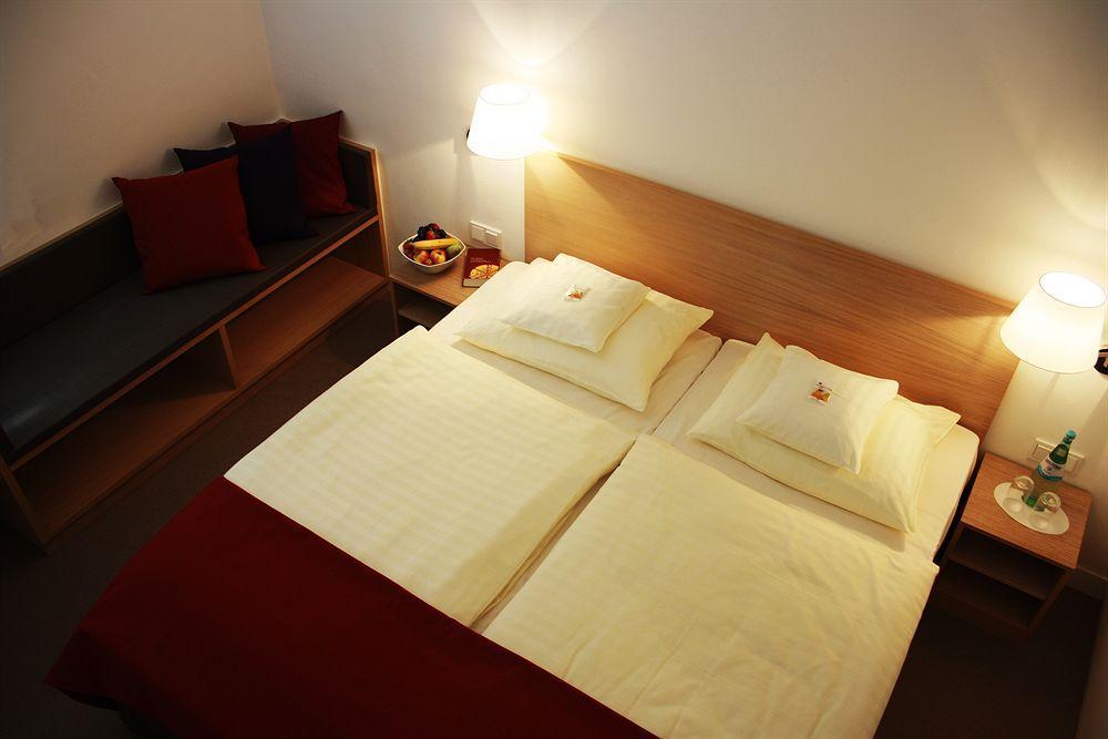 Kardinal Schulte Haus Hotell Bergisch Gladbach Eksteriør bilde
