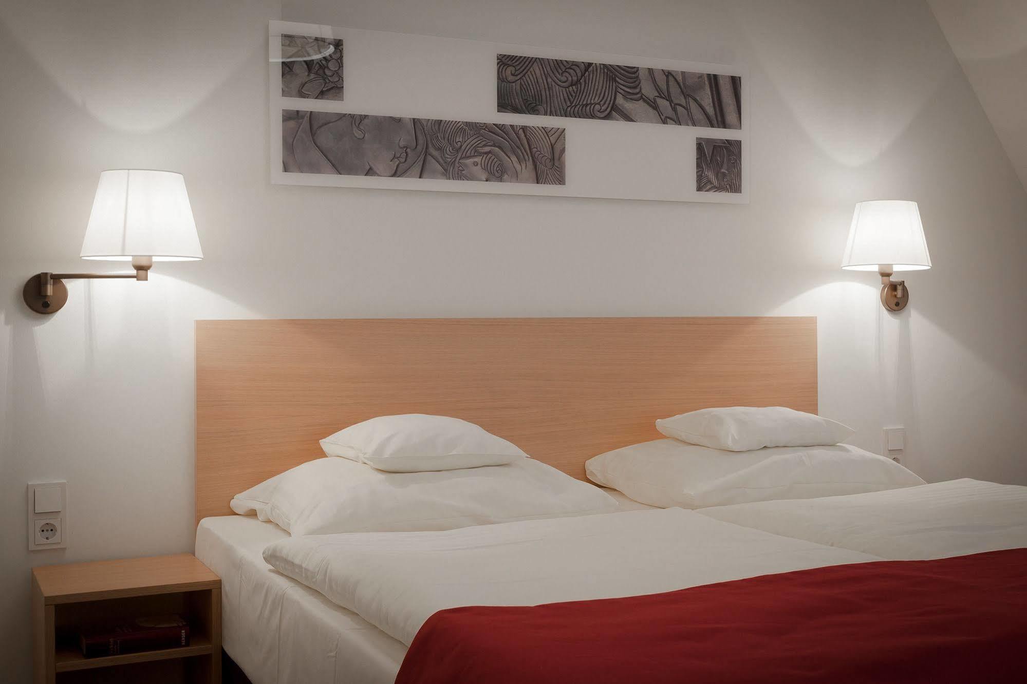 Kardinal Schulte Haus Hotell Bergisch Gladbach Eksteriør bilde